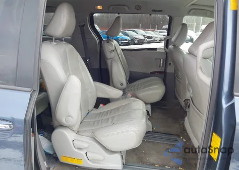 2013 Toyota Sienna Xle V6 8 Passenger from USA, damaged, VIN 5TDYK3DC5DS328603